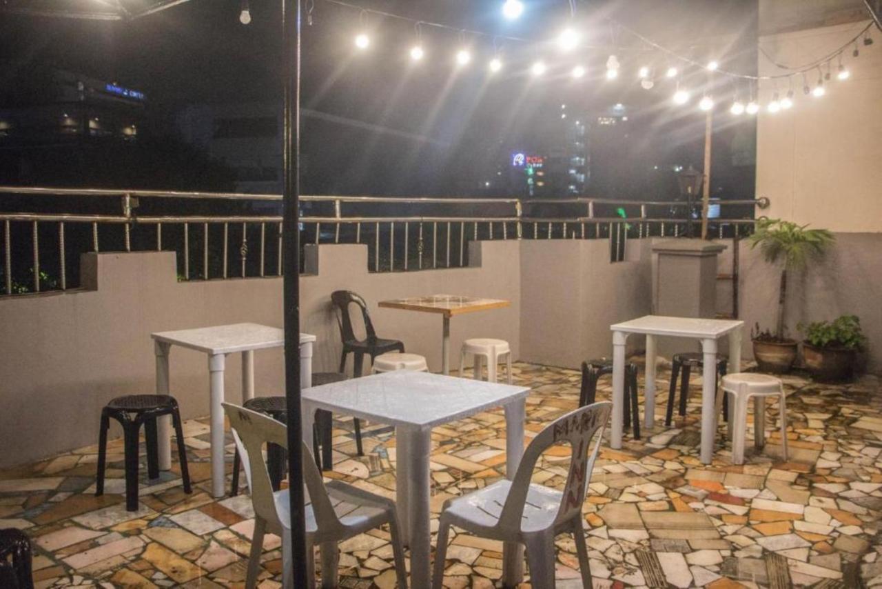 Bunks Hostel (Adults Only) Cebu Екстер'єр фото