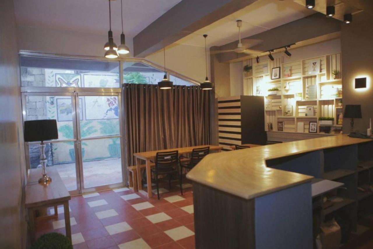 Bunks Hostel (Adults Only) Cebu Екстер'єр фото